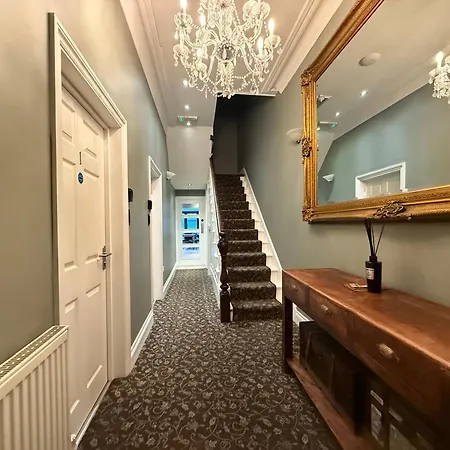 Number One Hundred Bed And Breakfast-3