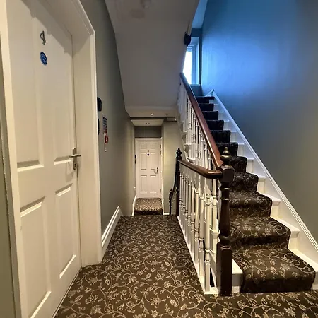 Number One Hundred Bed And Breakfast-2